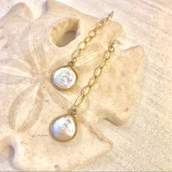 ✨Gorgeous Dancing Pearl Earrings✨ - Picture 2 of 8